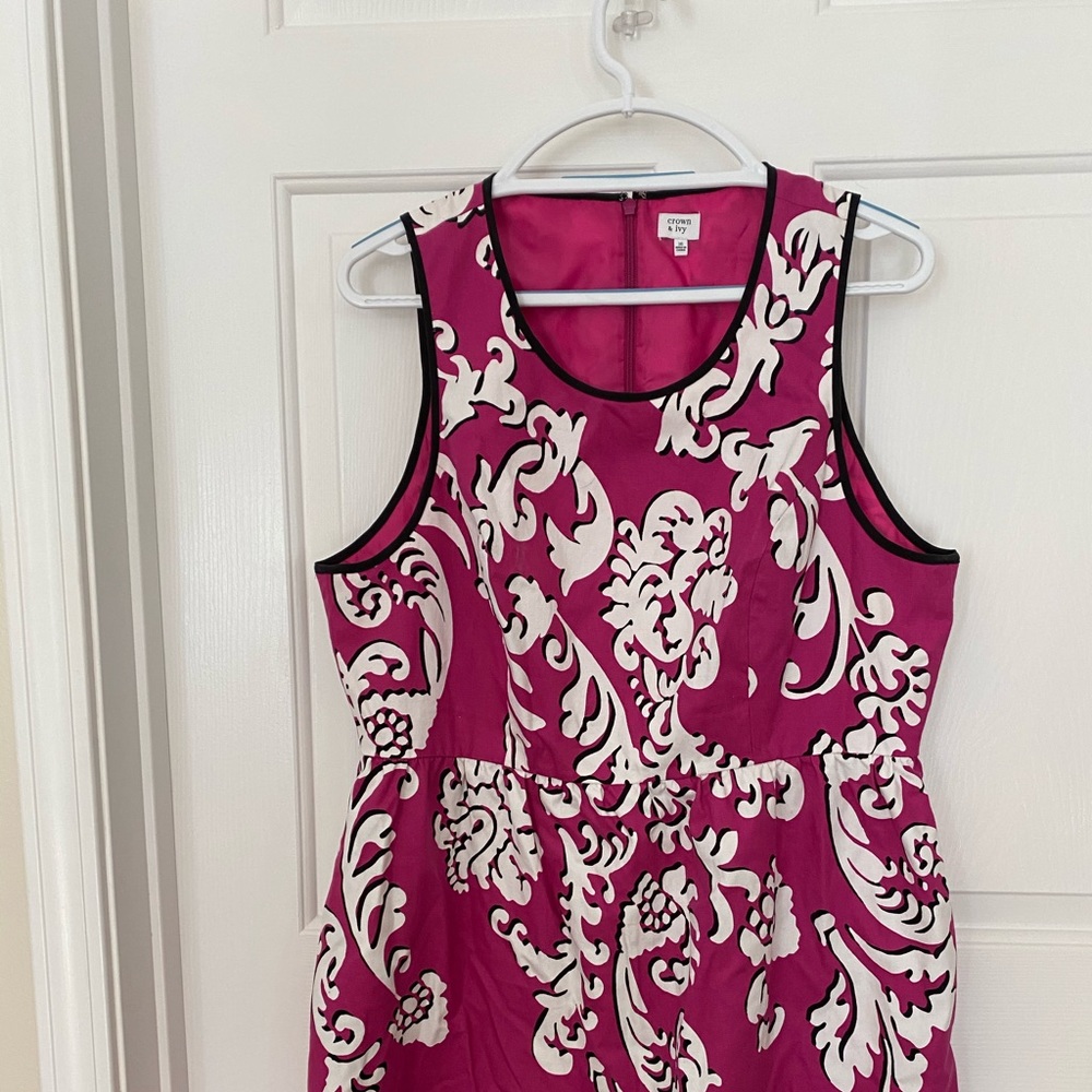 Short Fushia dress with a black border at the hem